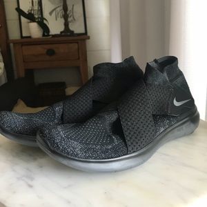 Nike Free RN Motion Flyknit (size 10)